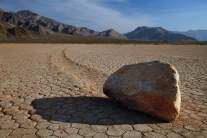 Sailing stones2