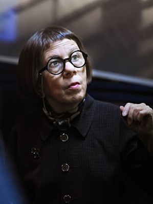 LINDA HUNT